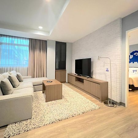 Kokotel Bangkok Dheva Thonglor Exteriör bild