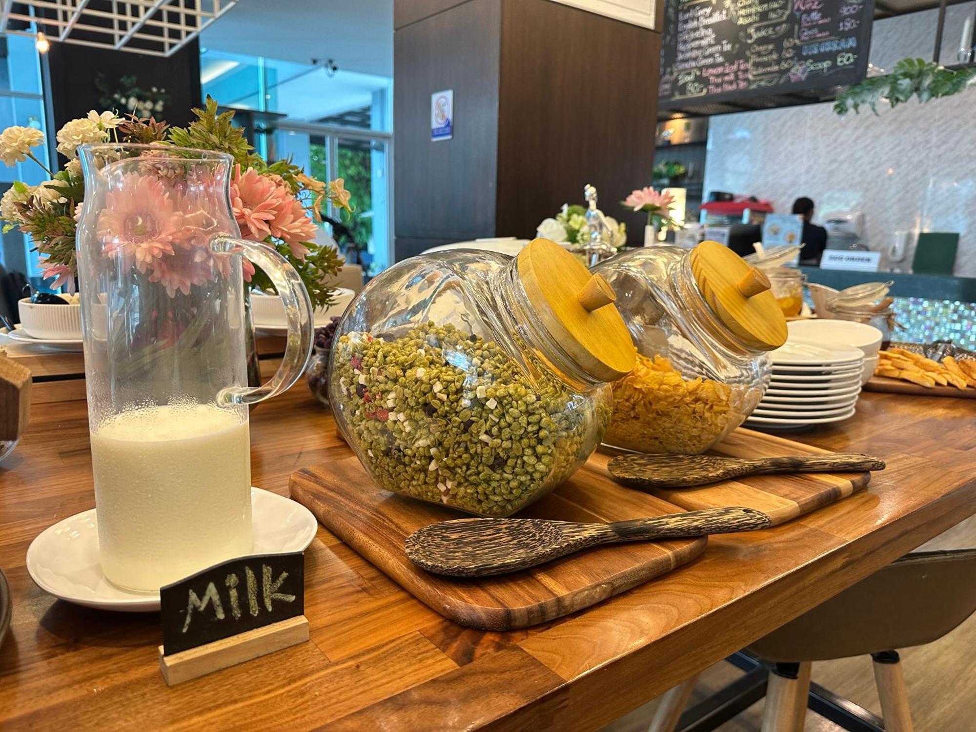 Kokotel Bangkok Dheva Thonglor Exteriör bild