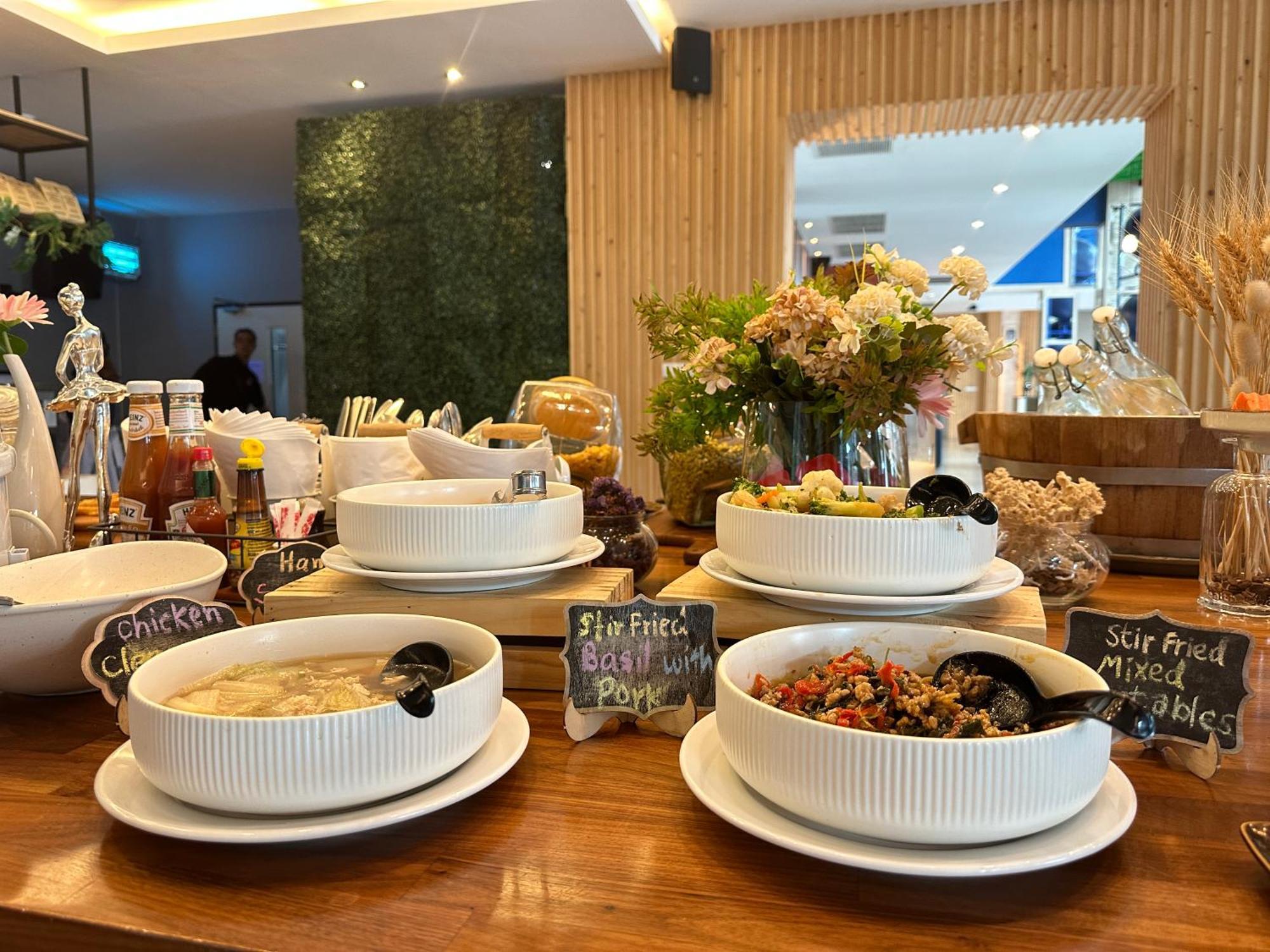 Kokotel Bangkok Dheva Thonglor Exteriör bild