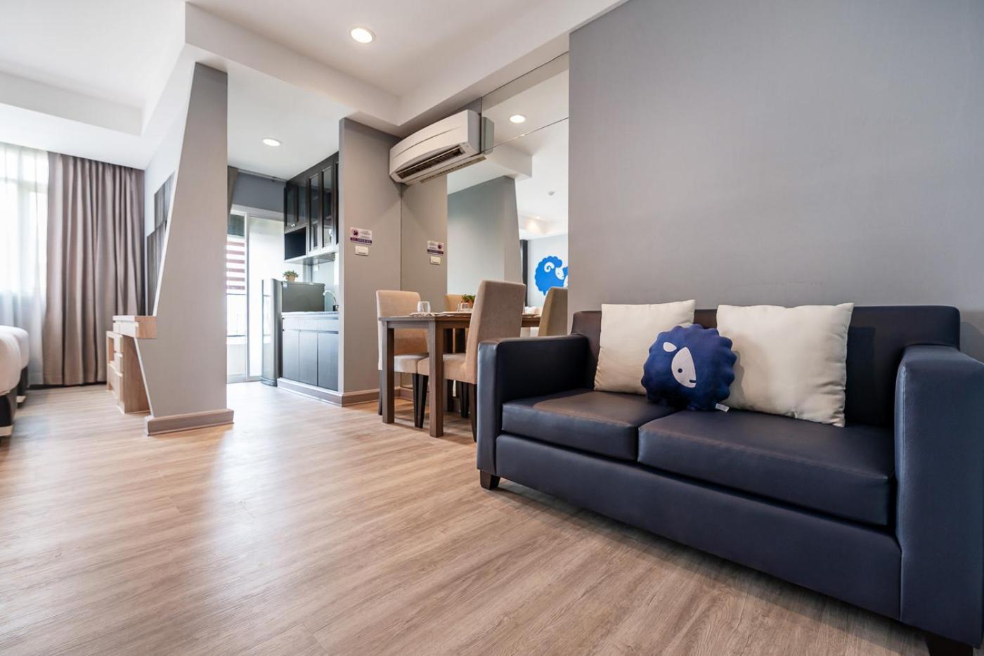 Kokotel Bangkok Dheva Thonglor Rum bild